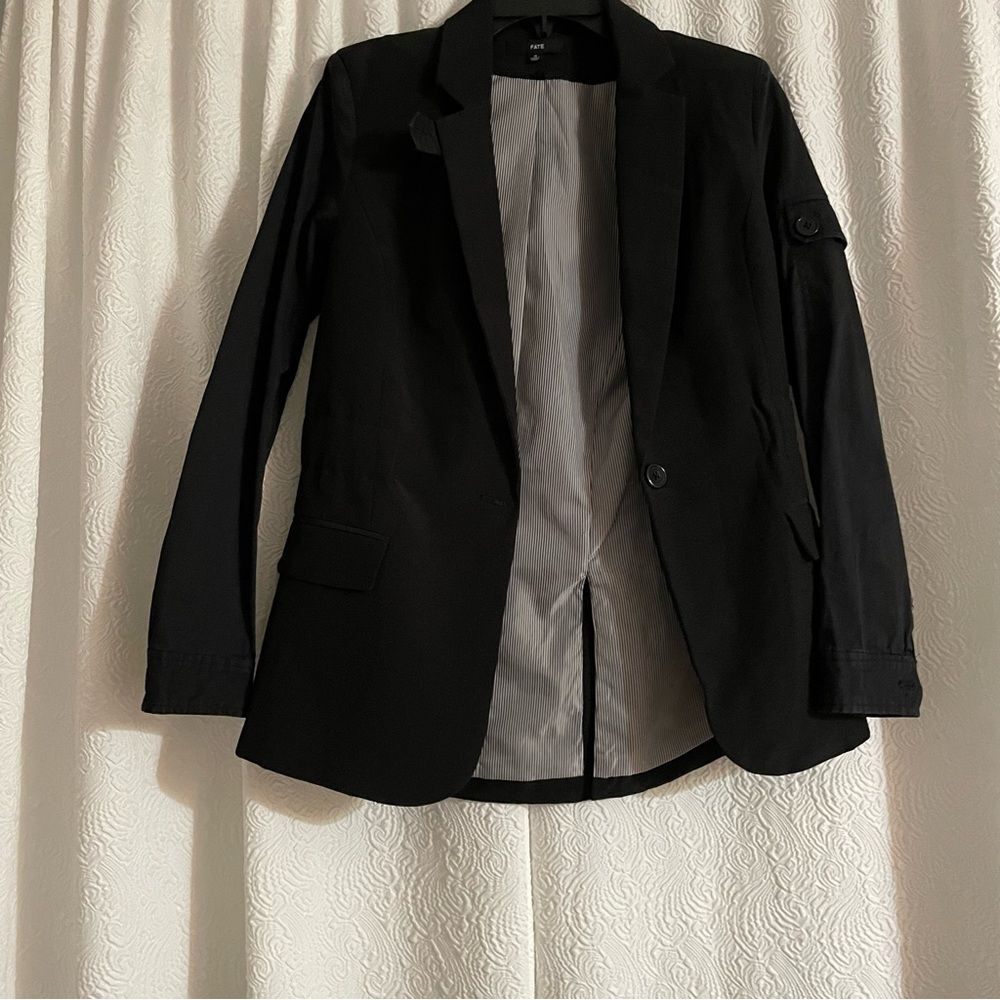 Fate black blazer size small